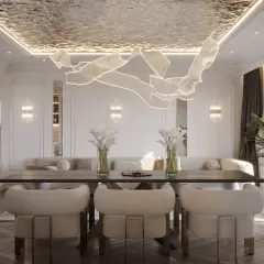 Nowoczesny salon z lustrzanym sufitem napinanym, który dodaje blasku. Wady? Brak, tylko elegancja.