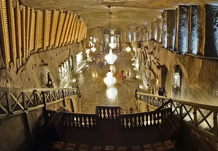 Ile schodów w kopalni soli Wieliczka? Przygotuj się na wyzwanie
