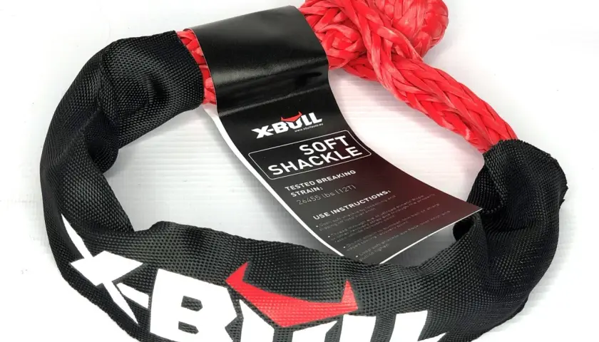 Czerwona, miękka szekla X-BULL z czarnym oplotem i białym logo, gotowa do akcji.