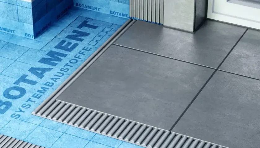 Systemowa hydroizolacja łazienki z płynną papą Botament, gotowa pod płytki.
