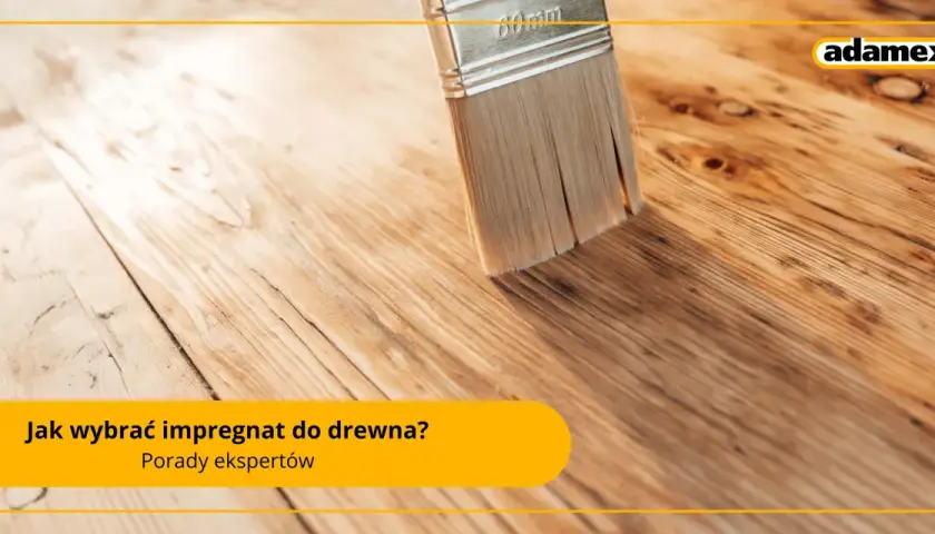 Pędzel nakłada impregnat na drewno. Dowiedz się, czym zabezpieczyć drewno, by służyło latami.
