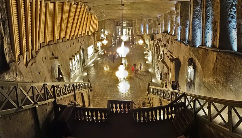 Ile schodów w kopalni soli Wieliczka? Przygotuj się na wyzwanie